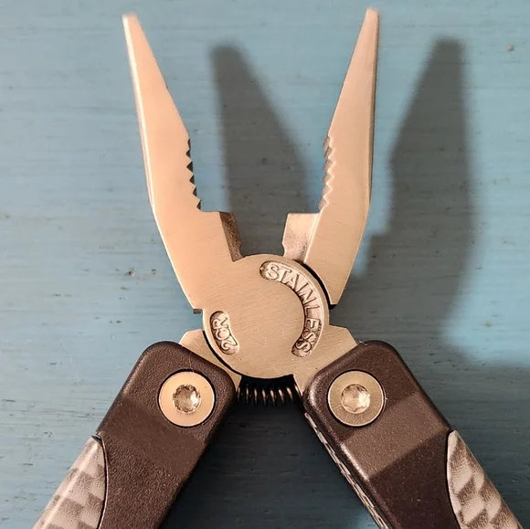 Winchester Multi-Tool - Picture 5 of 11
